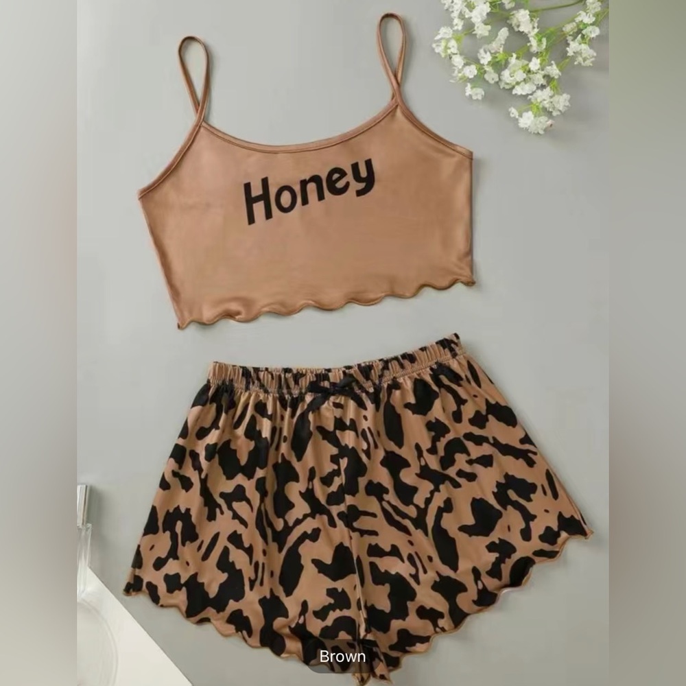 Women’s 2 piece pajama set.